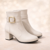 Bota Feminina Salto Grosso Fivela Off White - Bota - Nova Calçados Bota Feminina Salto Grosso Fivela Off White - Bota