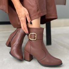 Bota Feminina Salto Grosso Fivela Marrom  - Bota  